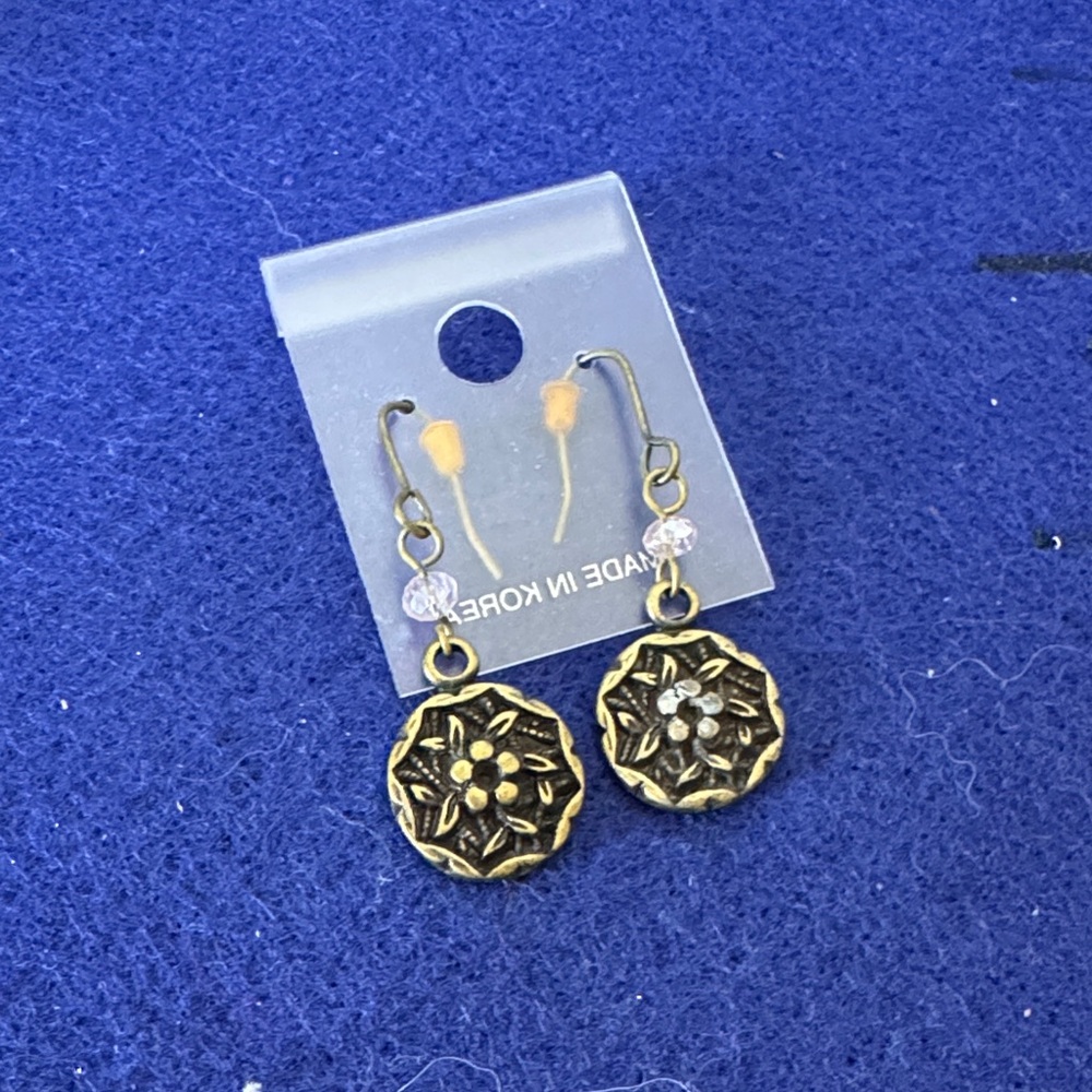 Elegant Gold Floral Drop Earrings